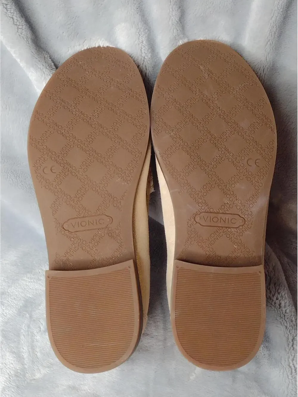 NWOT Vionic Women's Gold Leather/Waverly Loafers Size 5
